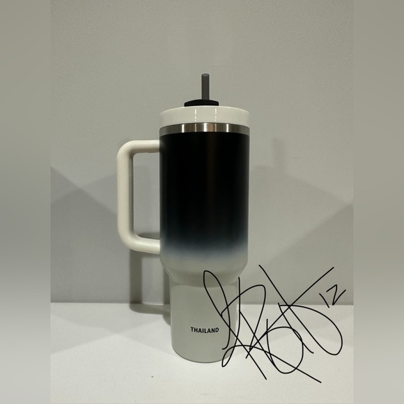 😳SOLD OUT Stanley x Starbucks MONOCHROME BLACK & WHITE GRADIENT Thailand 40oz - Picture 2 of 8